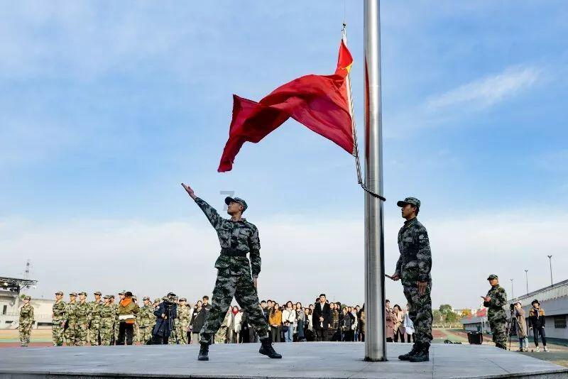 萧炎重回天焚炼气塔底部与天火尊者做了笔交易，这笔交易是什么？
