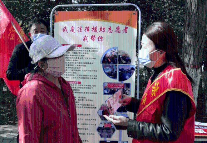 拯救电力塔的泰坦