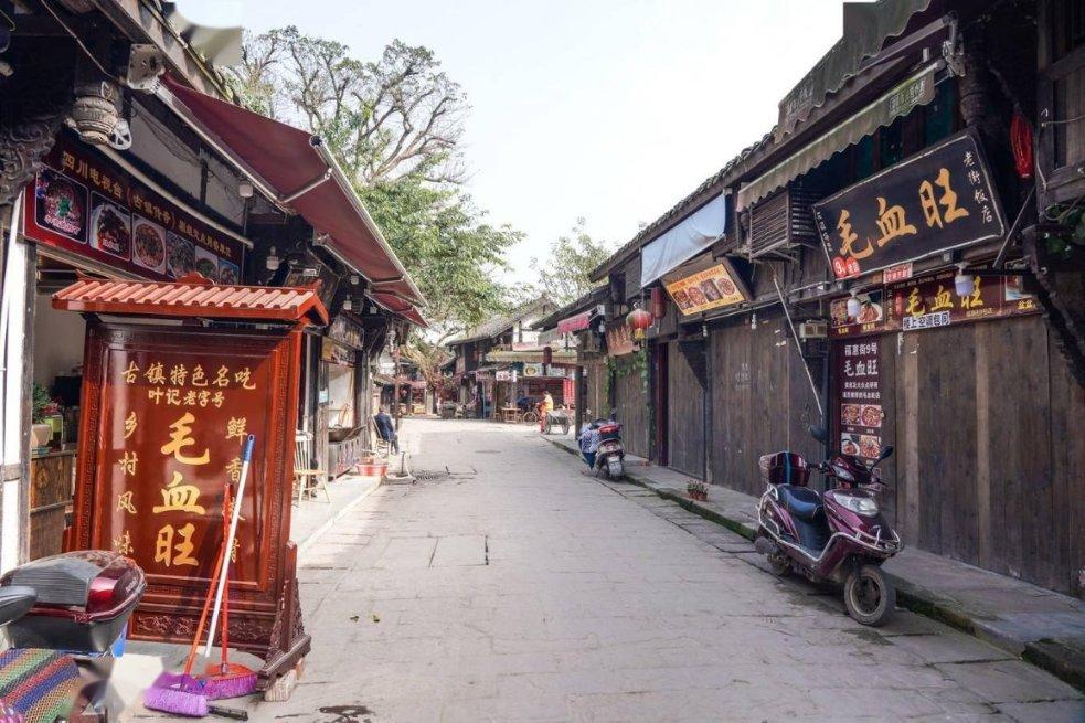 潭柘寺喝粥祈福