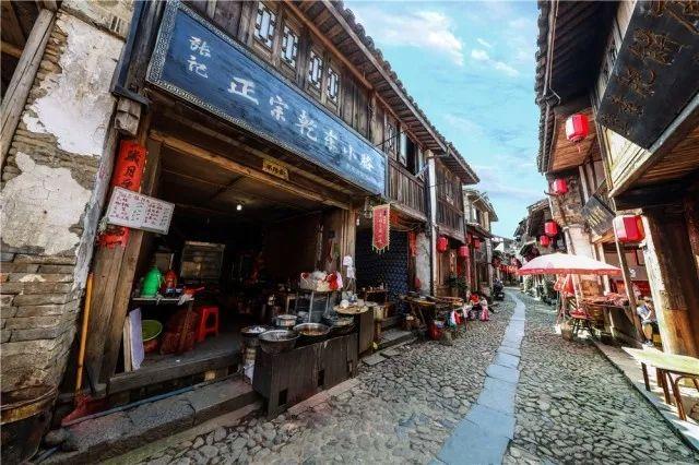 探秘绿色短款T恤搭高腰短裤,轻松穿出好心情,你喜欢如此简约修身的搭配吗?- 专注于问答交流的平台